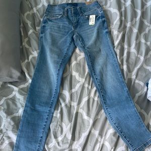 Cute no rip jeans (never worn)
